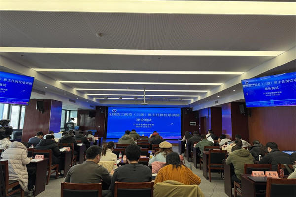 參培學(xué)員進(jìn)行終結(jié)性測(cè)試12.jpg