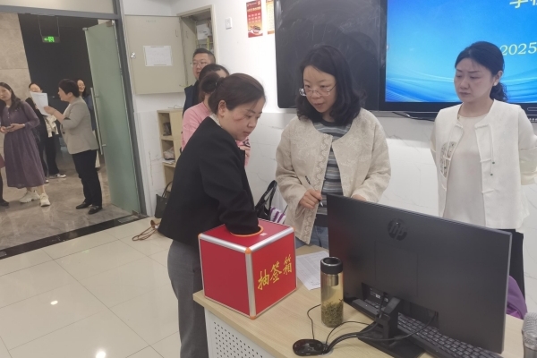 比賽現(xiàn)場抽簽環(huán)節(jié)_副本.jpg